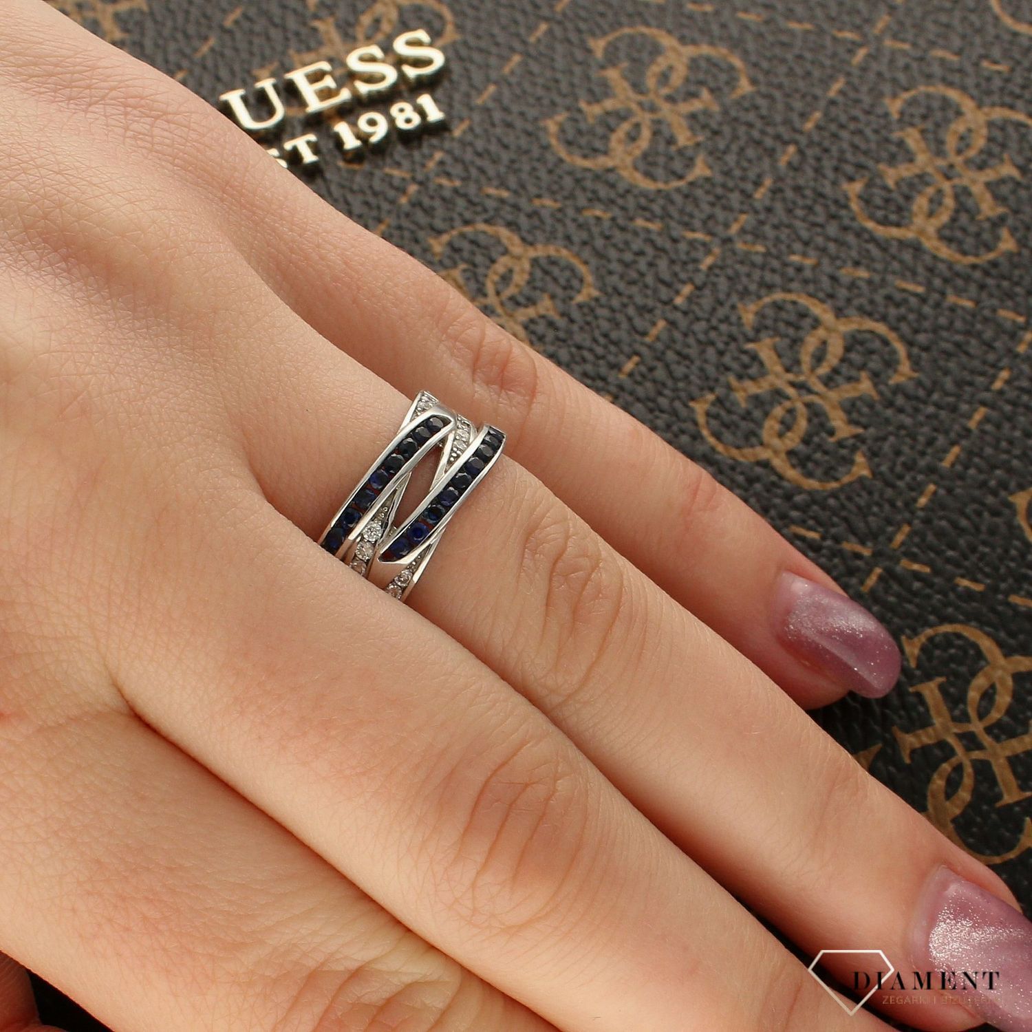 Złoty pierścionek z diamentami i szafirami  Przeplatana Klasyka  Rozmiar 13.jpg